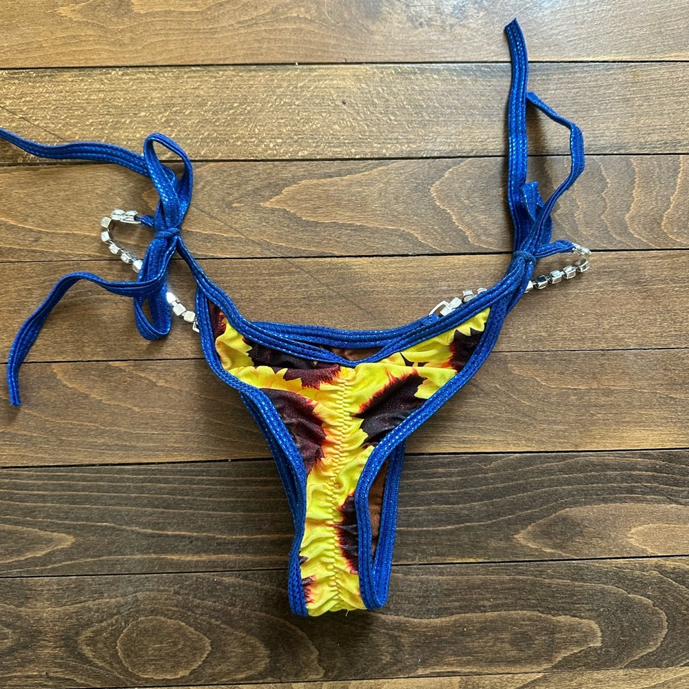 ACB Posing Suit - Medium top/pro bottom - Picture 6 of 7